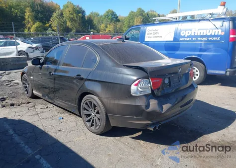 2011 BMW 328I xDrive z USA, uszkodzony, nr VIN WBAPK5C54BF124721